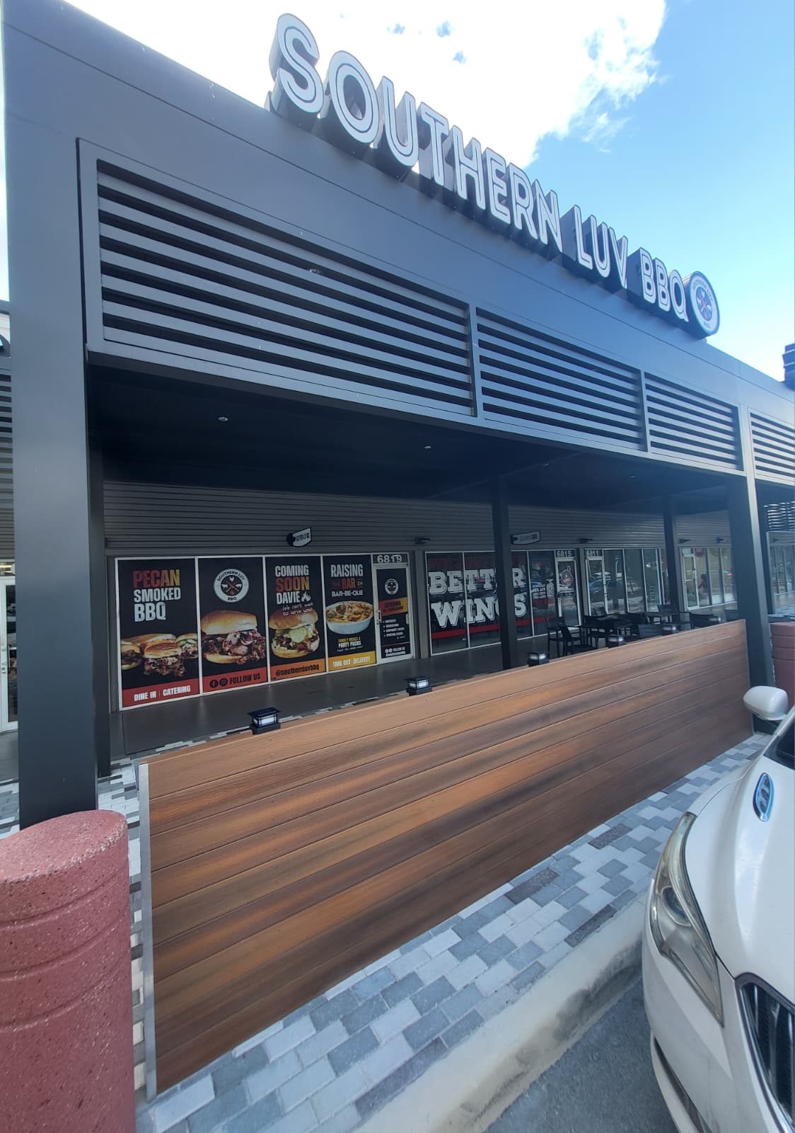 Covered patio and storefront of Southern Luv BBQ in Davie